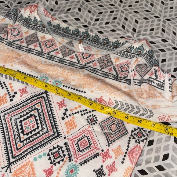 DNA Couture White and Orange Aztec knit top, short roll sleeve, Sz M​ - Picture 9 of 10